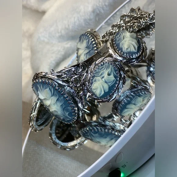 Whiting and Davis Faux Cameo Rose Brooch Necklace Bracelet & Earrings Mint 1960s - Picture 11 of 14